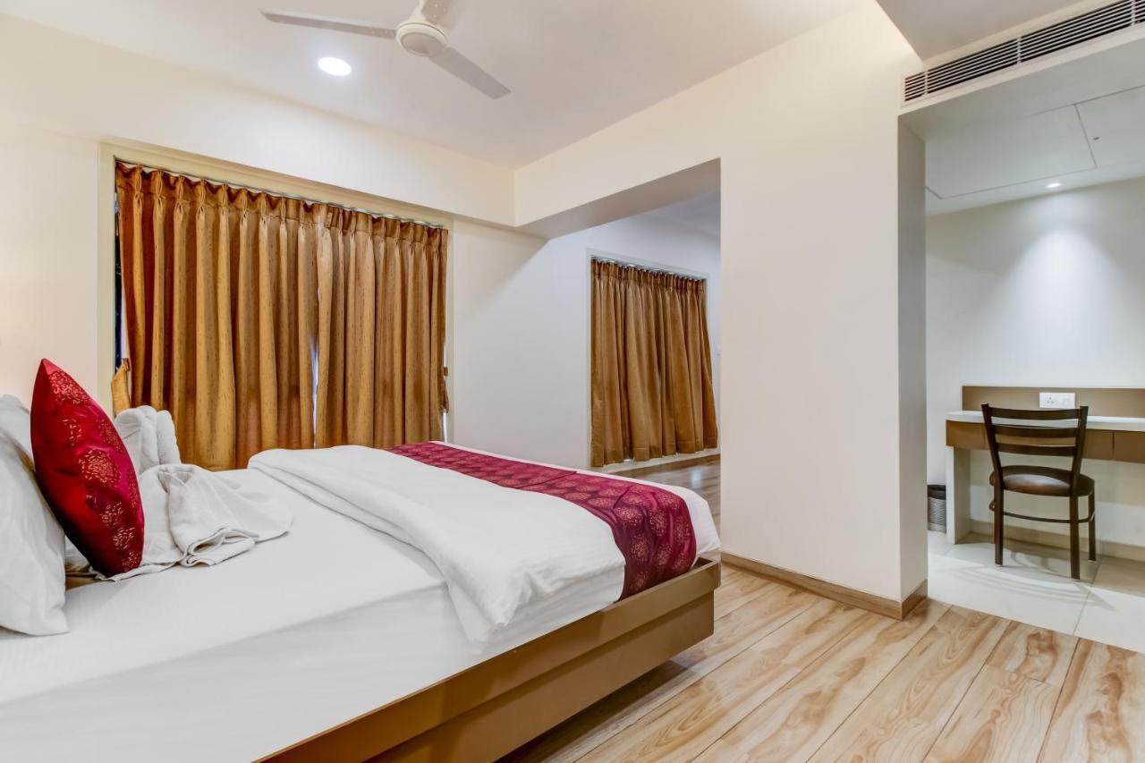 Grand Mookambika Navi Mumbai Exterior foto