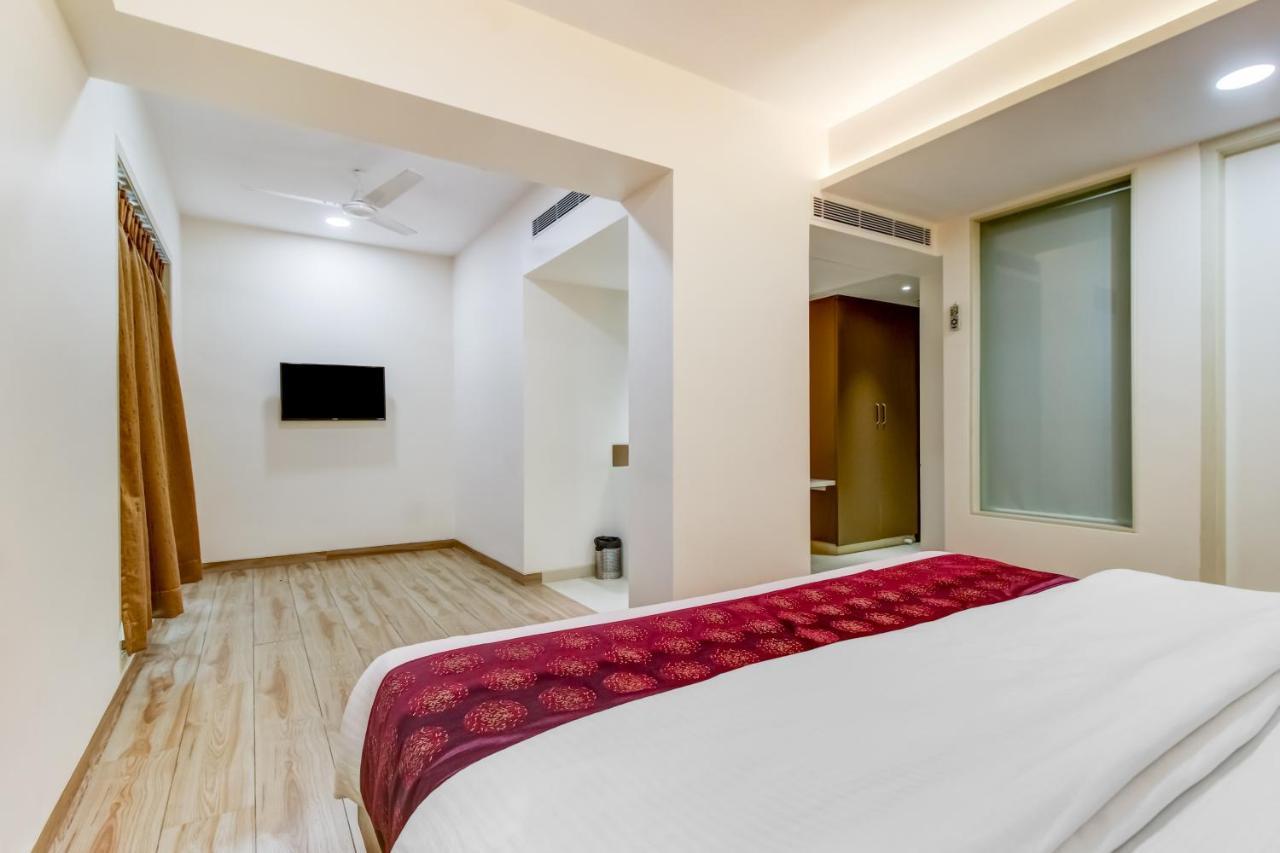 Grand Mookambika Navi Mumbai Exterior foto