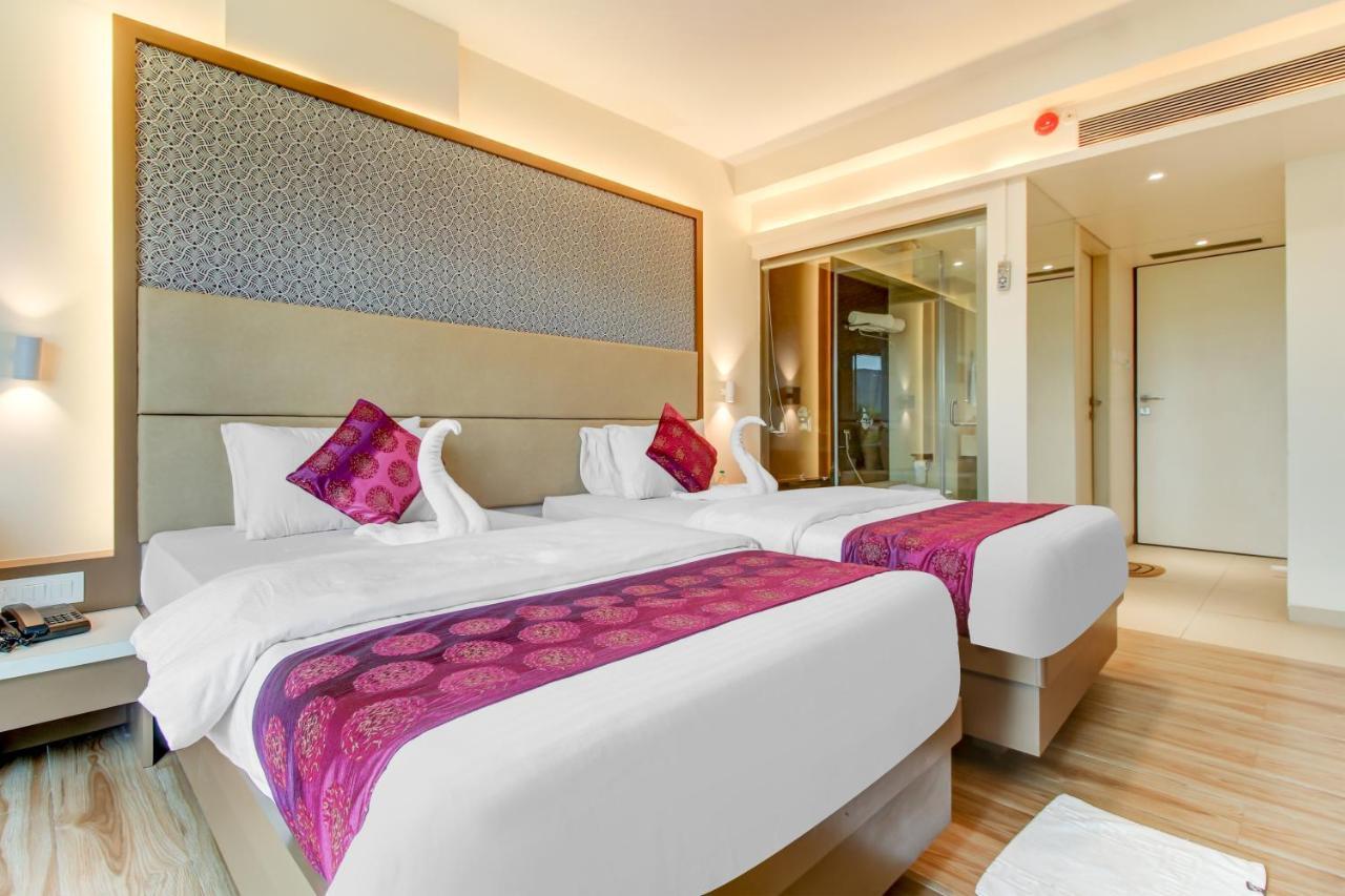 Grand Mookambika Navi Mumbai Exterior foto