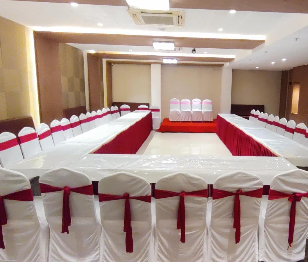 Grand Mookambika Navi Mumbai Exterior foto