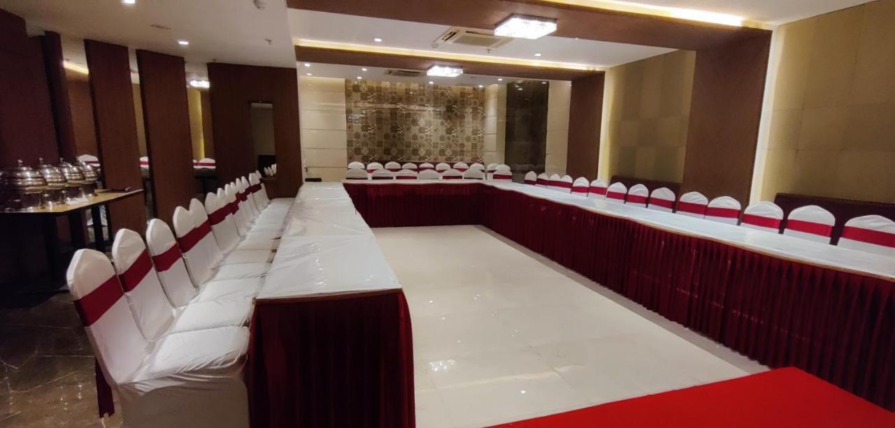 Grand Mookambika Navi Mumbai Exterior foto