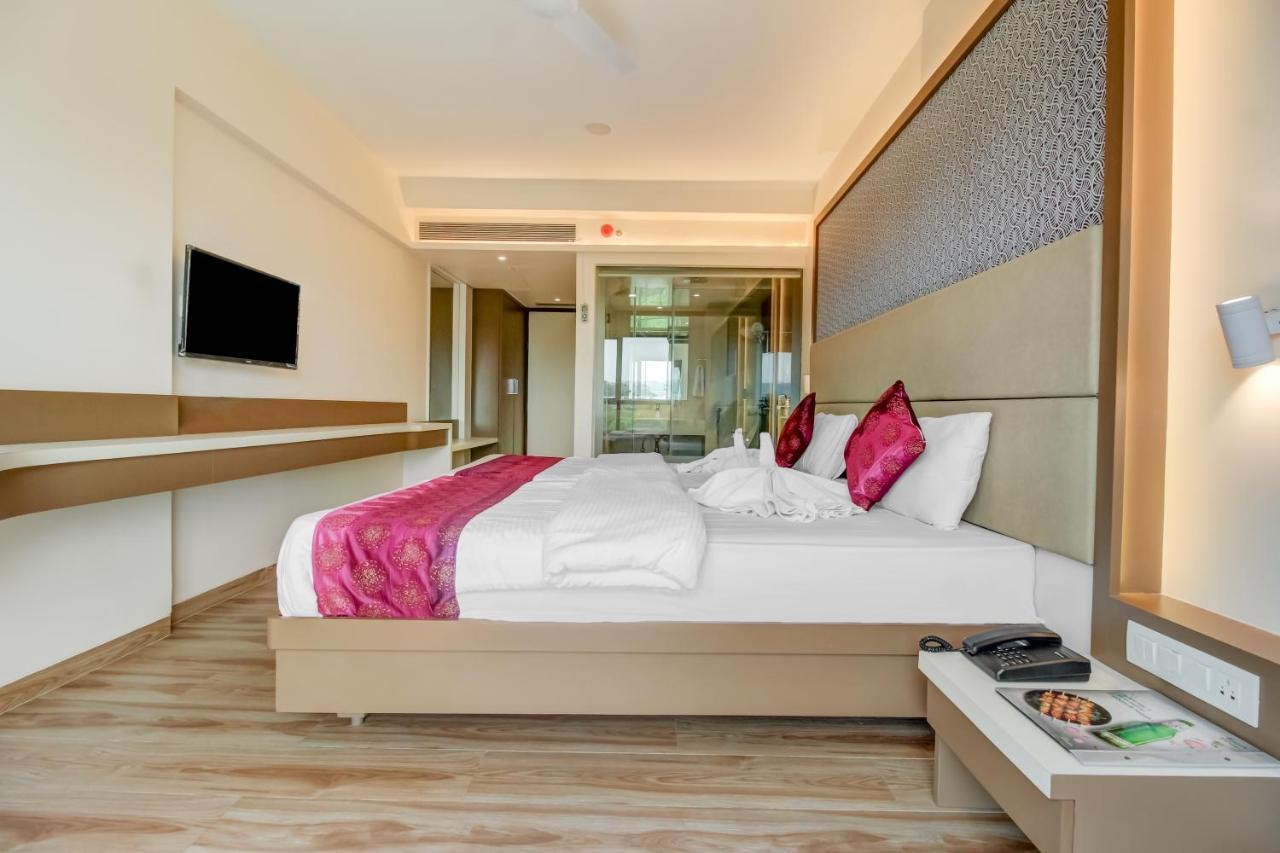 Grand Mookambika Navi Mumbai Exterior foto
