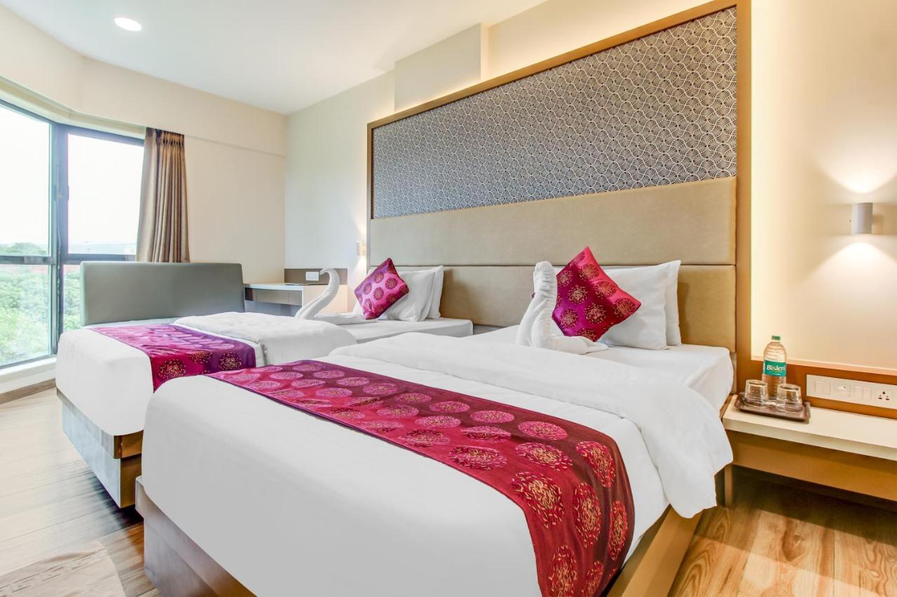 Grand Mookambika Navi Mumbai Exterior foto