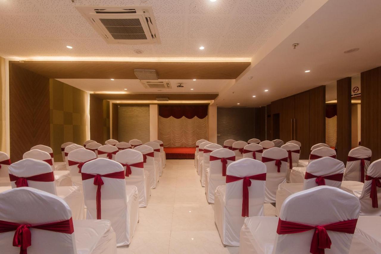 Grand Mookambika Navi Mumbai Exterior foto