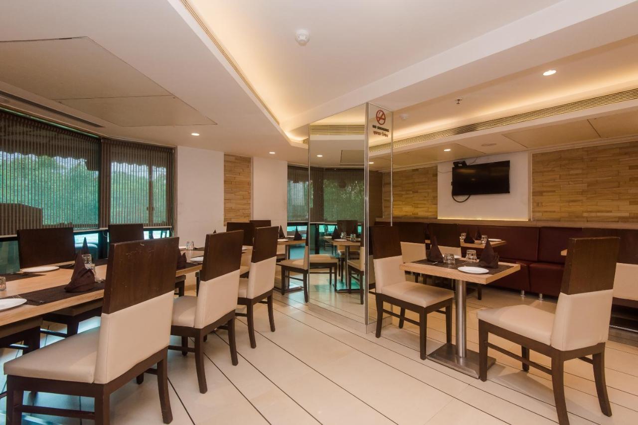 Grand Mookambika Navi Mumbai Exterior foto